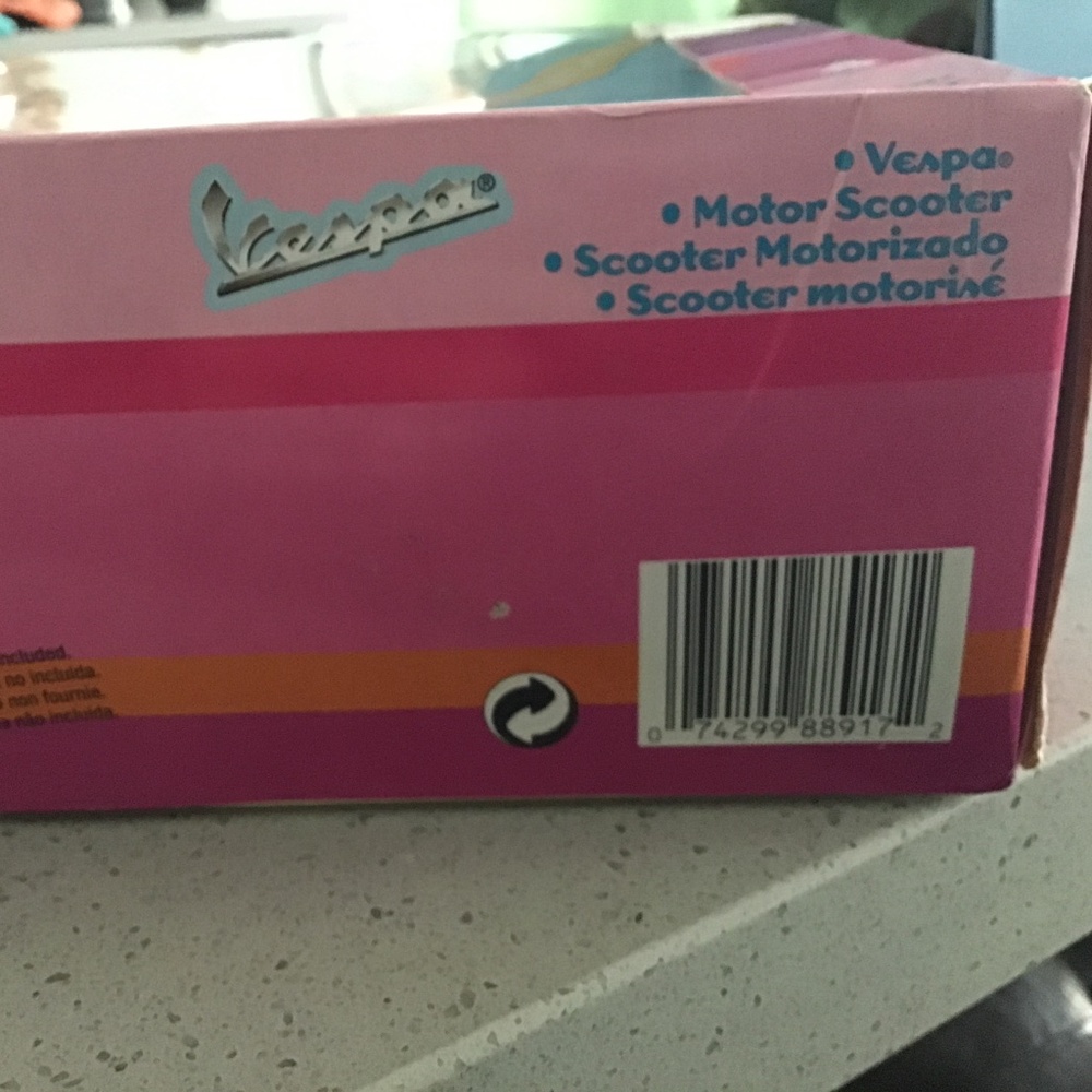 Barbie Vespa toy scooter - Picture 4 of 5